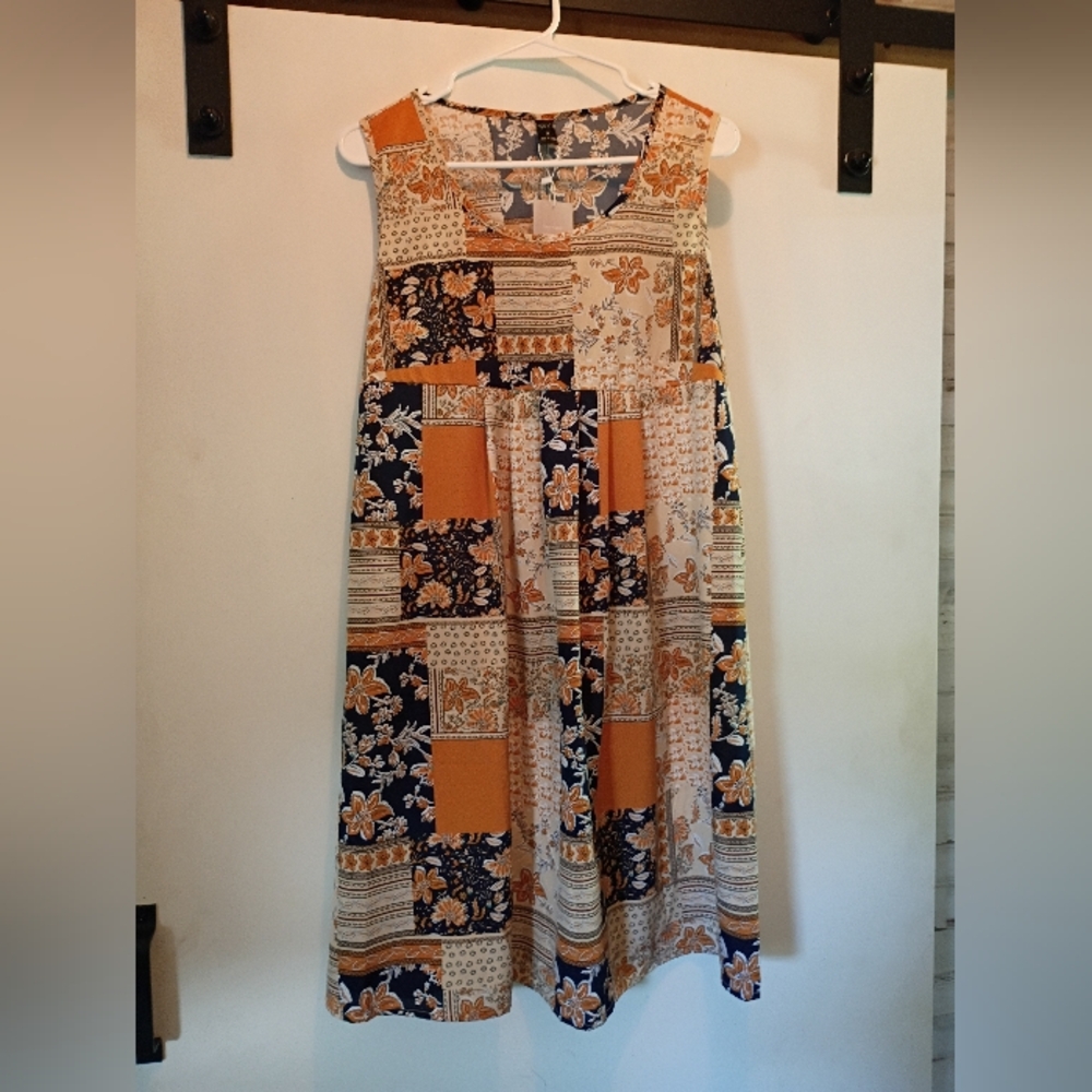 Emery Rose Sleeveless Patchwork Floral Midi Dress - Picture 2 of 9